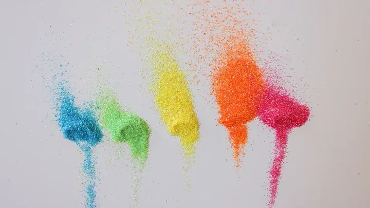 Brightly coloured pigment powders