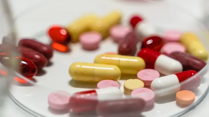 Pharmaceutical capsules and tablets in a laboratory dish